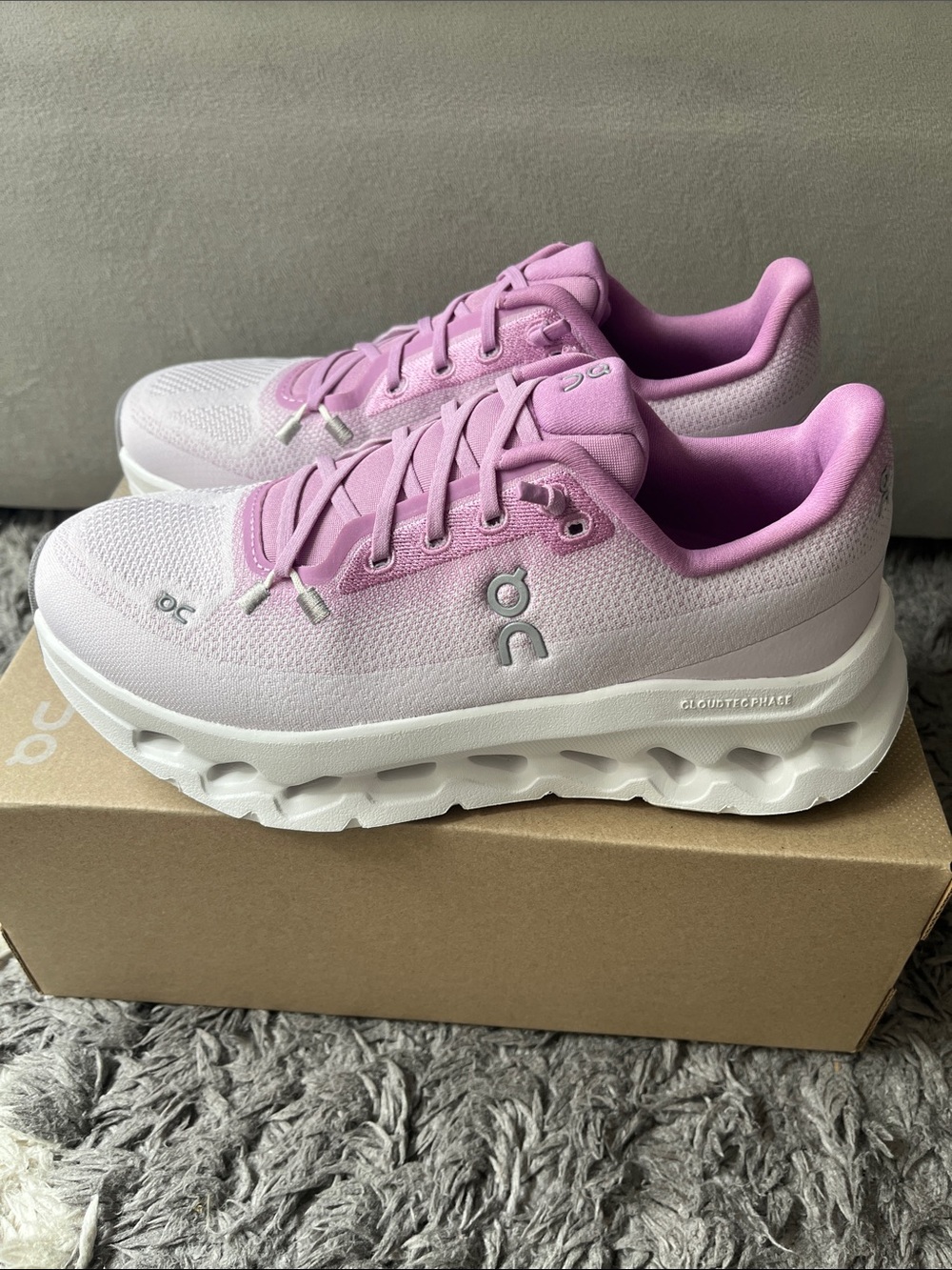 On running Cloudtilt sneaker. Bloom. Sakura. Womens US size 7. New in box.